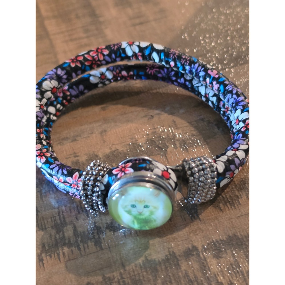 Snap It Up Jewelry Bohemian Lavender‎ leather bracelet.